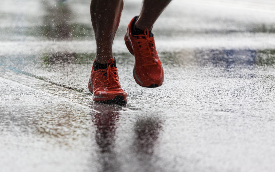 Ejercitarte bajo la lluvia te haría quemar más calorías y mejoraría tu rendimiento. Foto: Getty Images