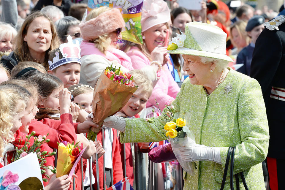 一代君王的人生智慧，英女王 Queen Elizabeth II 10 句經典名言：「艱難時勇敢的人不會躺下認輸。」