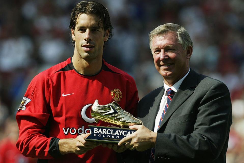 Ruud van Nistelrooy was unable to help Man United achieve the mythical four in a row (Getty Images)