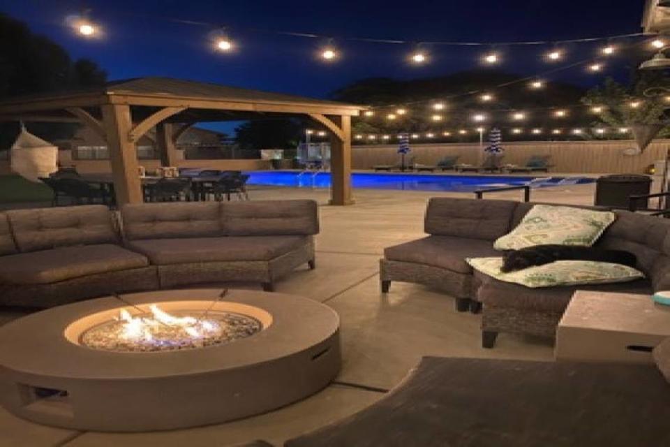 This Kennewick pool is available to rent by the hour and includes a fire pit seating area, shade and accommodates up to 25 guests.