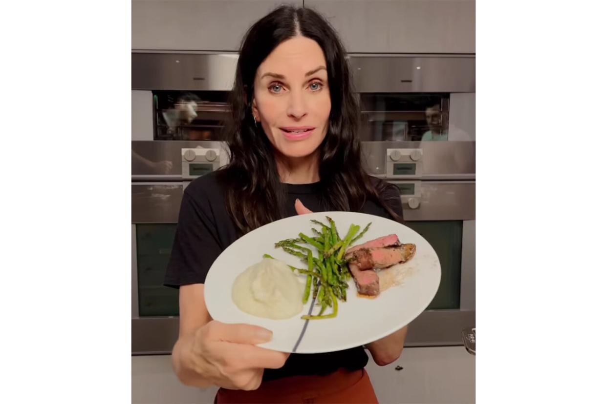 Courteney Cox Makes the ‘Greatest Steak of All Time’ — Watch How