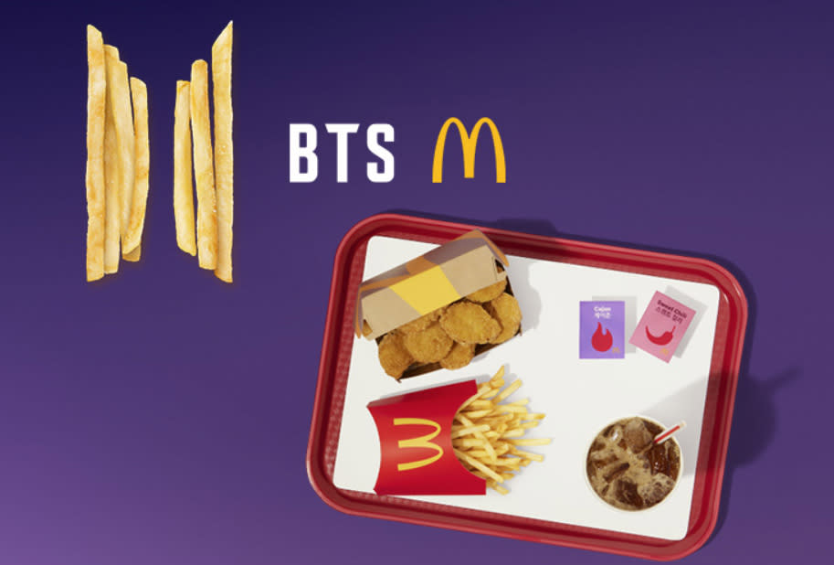 Das neue BTS-Menü von McDonald's. Die sieben Pommes stehen für die sieben Mitglieder der Band und deuten das BTS-Logo an. (Bild: Screenshot McDonald's.at) 