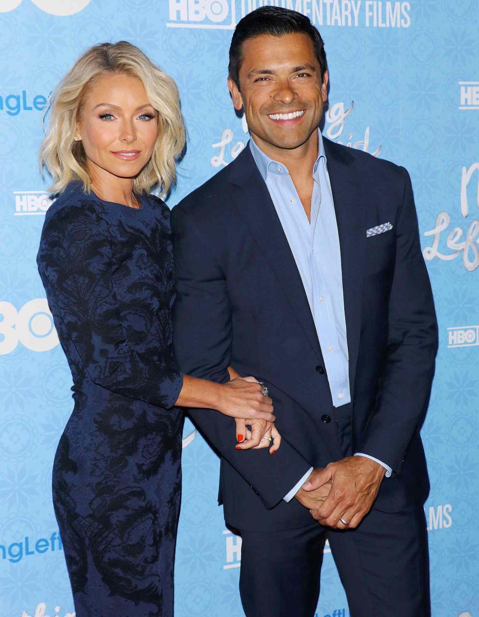 mark-consuelos-kelly-ripa.jpg