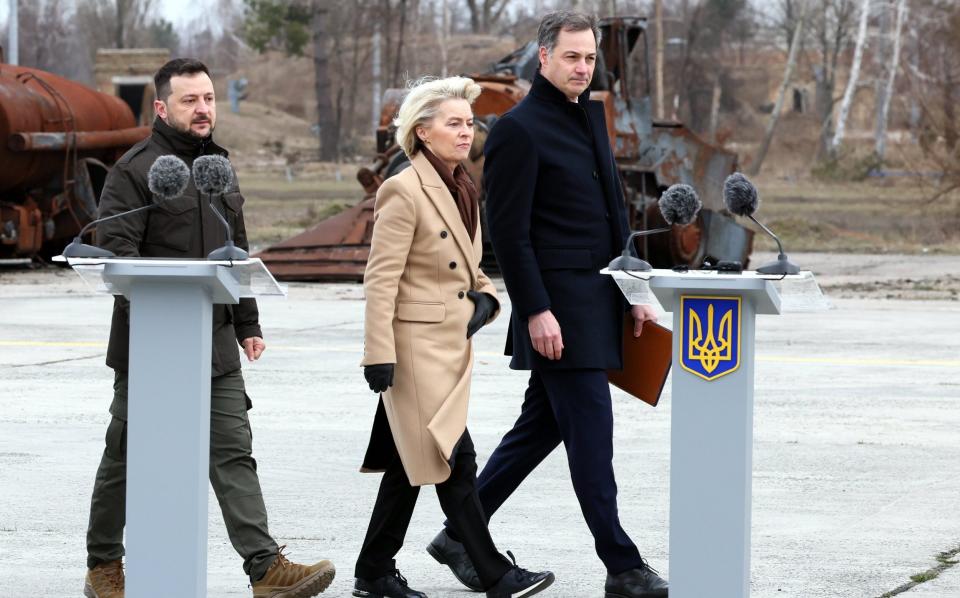 Ukraine president Volodymyr Zelensky, European Commission president Ursula Von der Leyen and Prime Minister Alexander De Croo pictured during a joint meeting in Kyiv, Ukraine