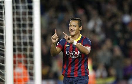 Barcelona's Alexis Sanchez celebrates a goal against Espanyol during their Spanish First division soccer league match at Camp Nou stadium in Barcelona, November 1, 2013. REUTERS/Albert Gea