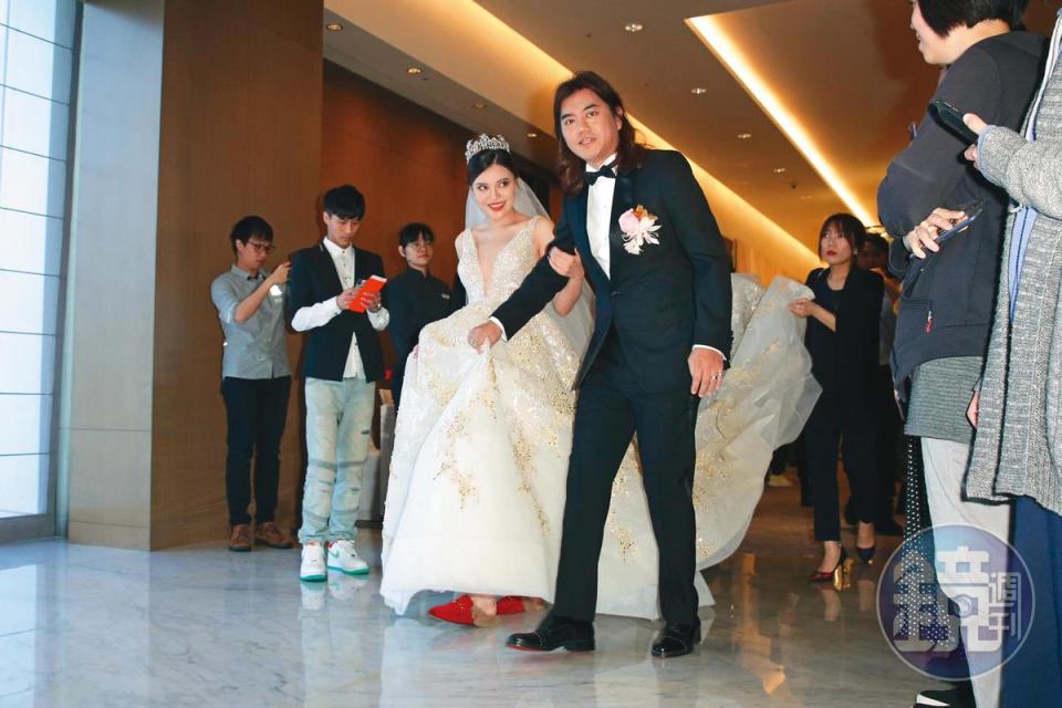 舒子晨是米兔哥娛樂公司簽的旗下藝人，其經紀公司老闆B2 （右）今年結婚，最近喜獲一子。