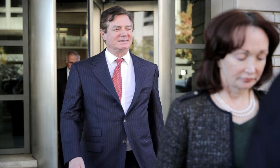 Former Trump campaign manager Paul Manafort leaves a federal courthouse in November. 