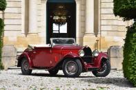 Questa straordinaria Bugatti Type 49 Cabriolet 4 posti del 1933 ha una base d'asta di 300mila euro. (foto: Artcurial.com)
