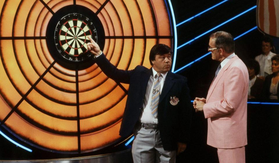 Tony Green with Jim Bowen on Bullseye in 1985