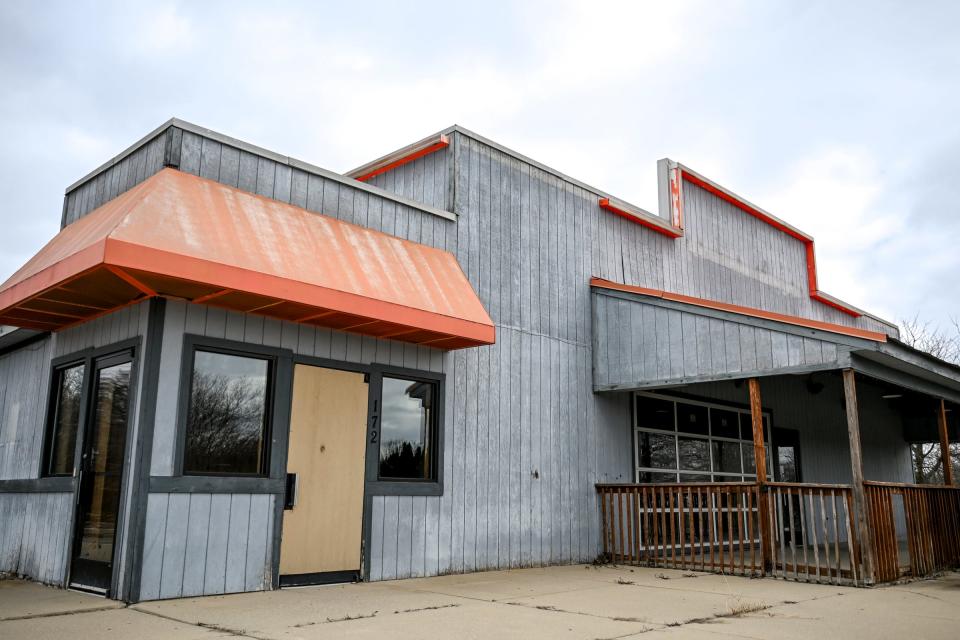 The vacant former Hooters building in south Lansing on Wednesday, March 20, 2024.