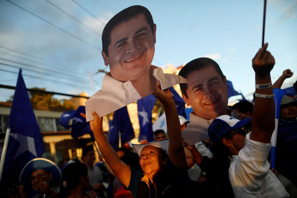<p>Supporters of President and National Party presidential candidate Juan Orlando Hernandez hold figures of Hernandez as they wait for official presidential election results in Tegucigalpa, Honduras, Nov. 28, 2017. (Photo: Edgard Garrido/Reuters) </p>