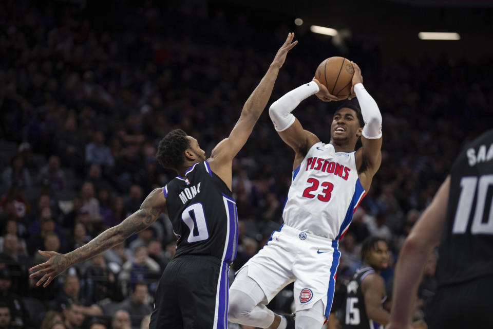 Detroit Pistons guard Jaden Ivey (23) shoots and scores over Sacramento Kings guard Malik Monk (0) during the second half of an NBA basketball game in Sacramento, Calif., Wednesday, Feb. 7, 2024. The Pistons won 133-120. (AP Photo/José Luis Villegas)