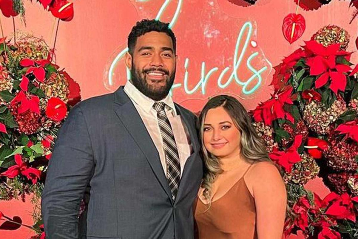 Eagles' Jordan Mailata Sings 'Perfect' on The Masked Singer