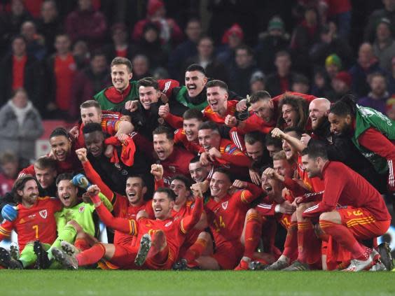 Wales celebrate reaching Euro 2020 (Getty)