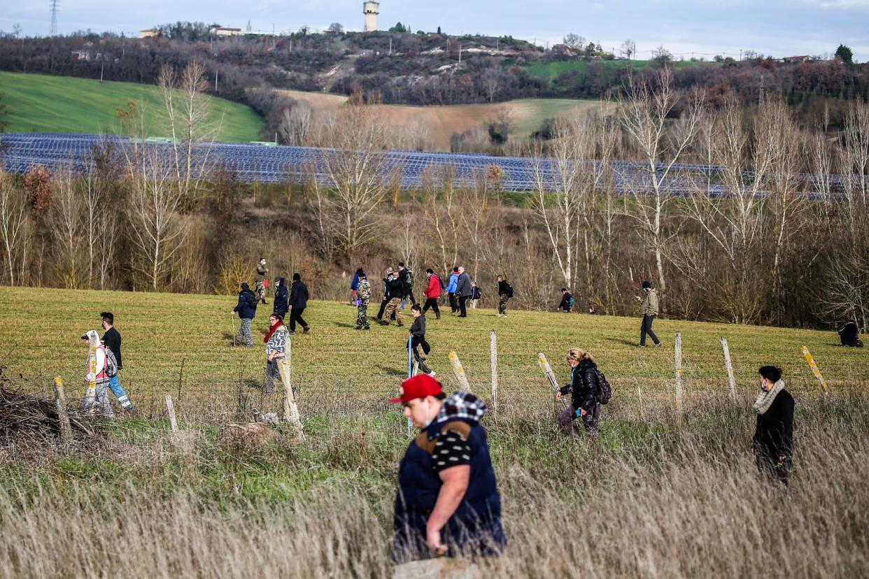 Une battue citoyenne réalisée à Cagnac-les-Mines (Tarn) pour retrouver Delphine Jubillar, le 23 décembre 2020. - Fred SCHEIBER / AFP