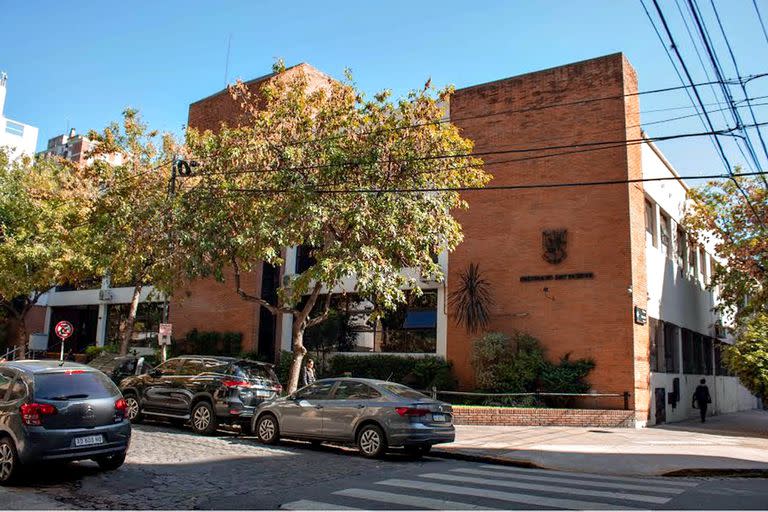 El colegio Belgrano Day School se prepara para ver el partido junto a los alumnos y docentes en la institución