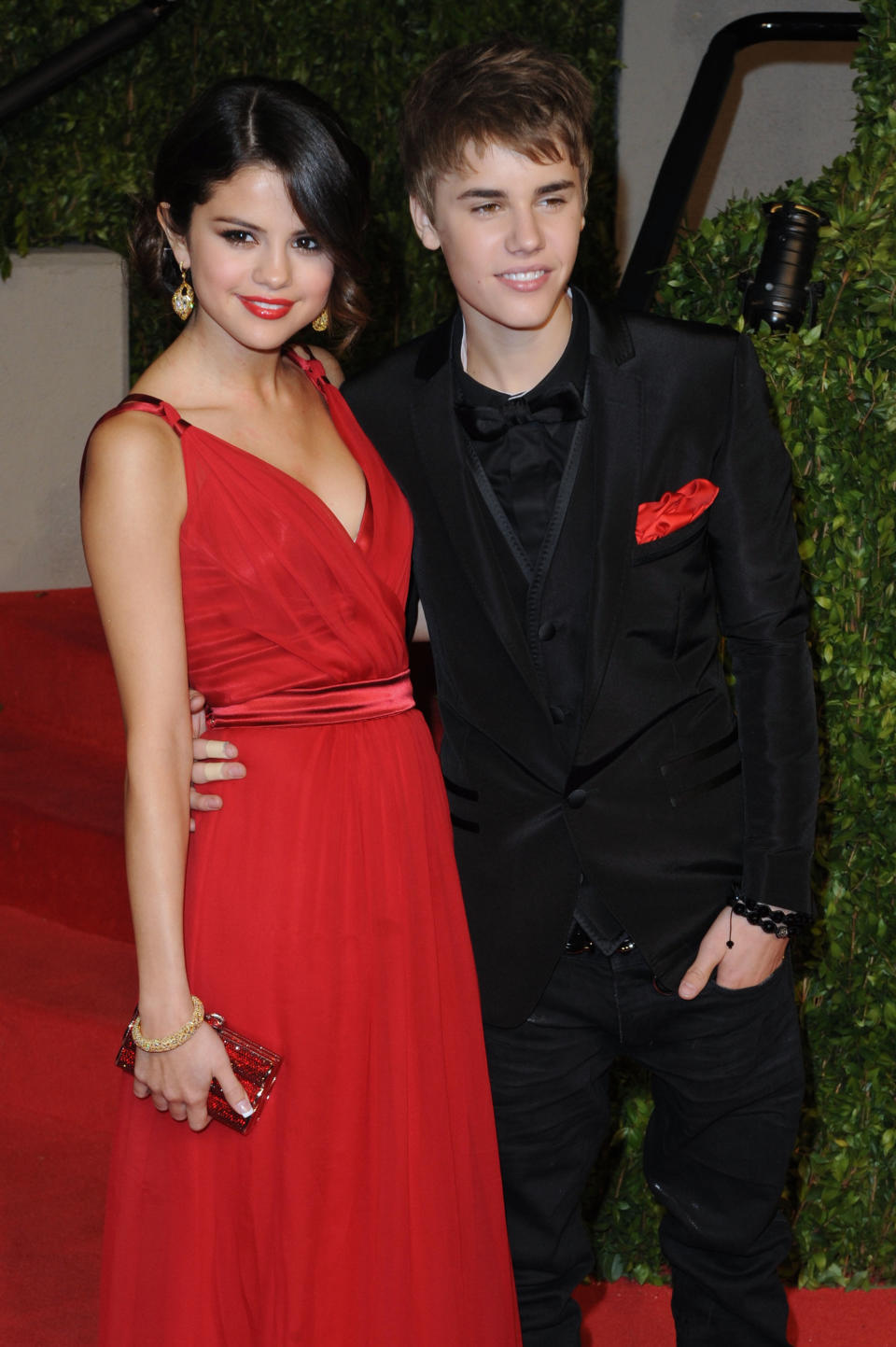 Selena Gomez and Justin Bieber make their red carpet debut as a couple in 2011. (Photo: Getty Images)