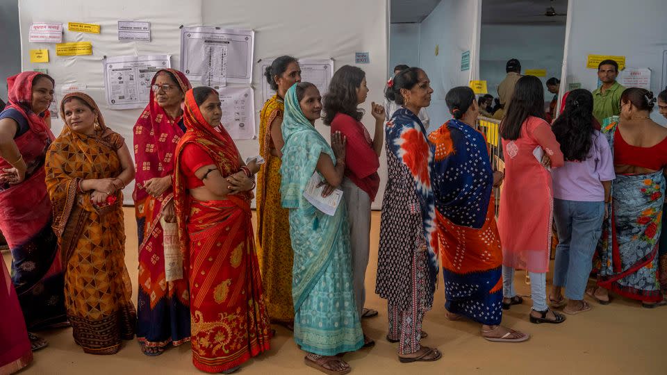 Residents queue to cast their vote on May 20, 2024 in Mumbai, India. - Satish Bate/Hindustan Times/Getty Images