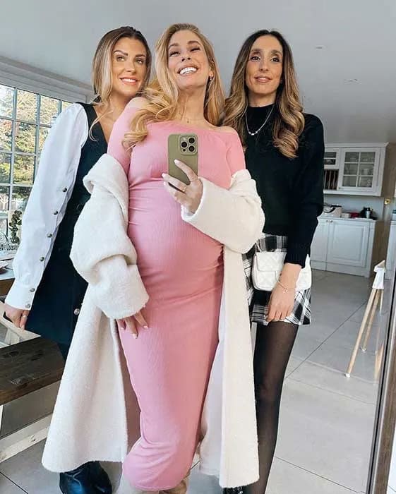 stacey-solomon-mrs-hinch-sister-pink-dress
