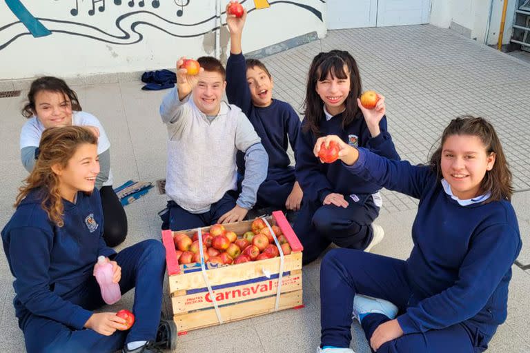 Del concurso participan alumnos de los tres niveles educativos de todo el país, como los de la Escuela Especial Santa María, de Rosario