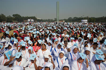 Believers attend a mass by Pope Francis in Dhaka, Bangladesh December 1, 2017. REUTERS/Max Rossi