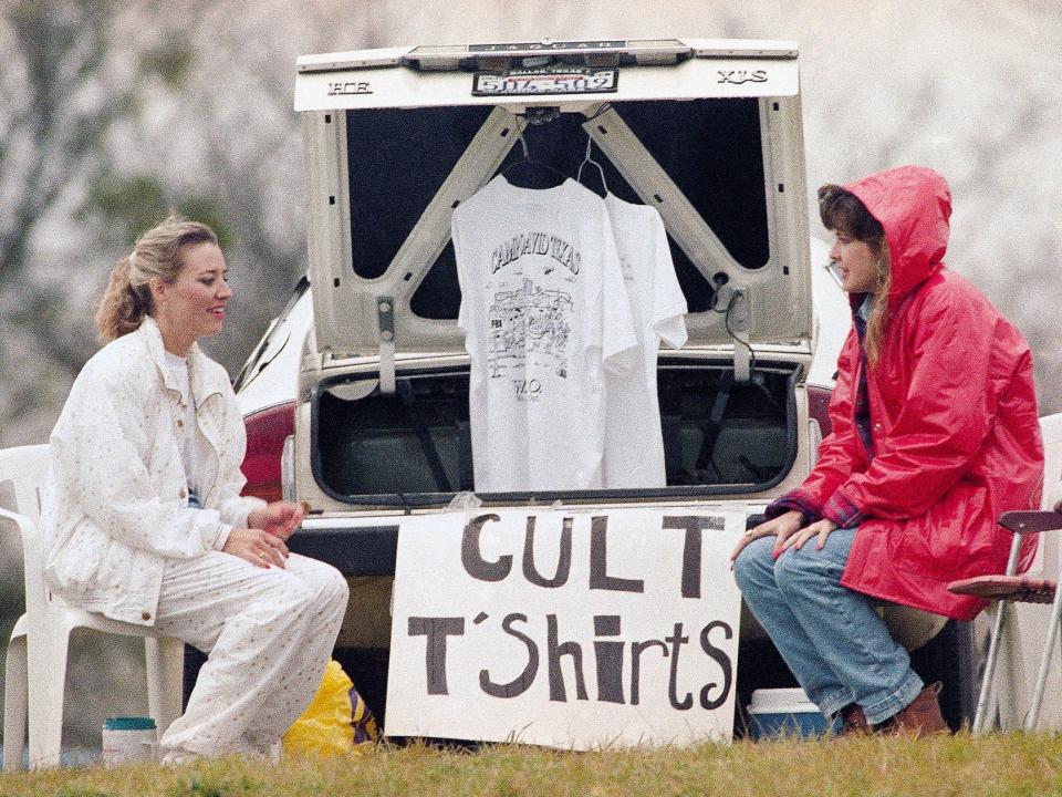 Two women selling “cult” t-shirts near the Branch Davidian compound in 1993.