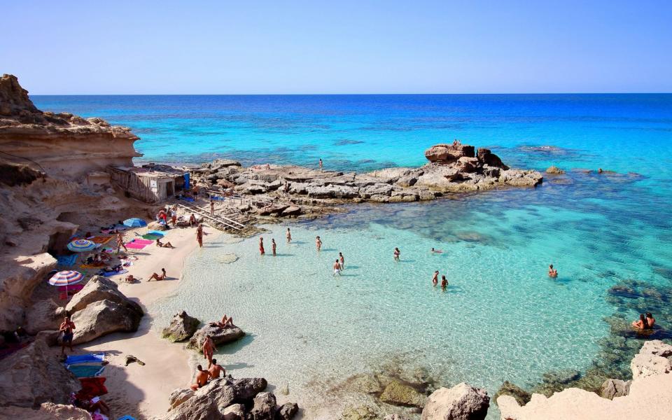 Main view of Es calo d'es mort beach in Formentera, Balearic Islands - Nachosuch/iStockphoto