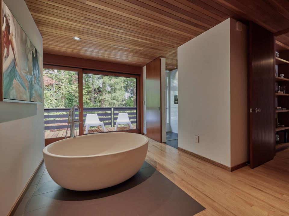 The master bathroom.