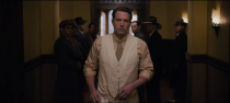 <p>Luego de obtener una estatuilla por “Argo” y alejándose un poco del mundanal universo de los superhéroes, Ben Affleck vuelve al ruedo con este filme que protagoniza y dirige.</p><p>Warner Bros adelantó el estreno de este filme previsto para Octubre de 2017, para el mes de enero con el fin de que llegue a estar considerada en la carrera por el Oscar.</p><p>Se trata de la adaptación de la novela de Dennis Lehane y cuenta con un reparto encabezado por Affleck junto a Chris Messina, Elle Fanning, Zoe Saldana y Sienna Miller </p><p>Ambientada en la década de 1920, narra la historia de Joe Coughlin, el hijo de un capitán de la policía de Boston que se convierte en un contrabandista y notorio gángster.</p>