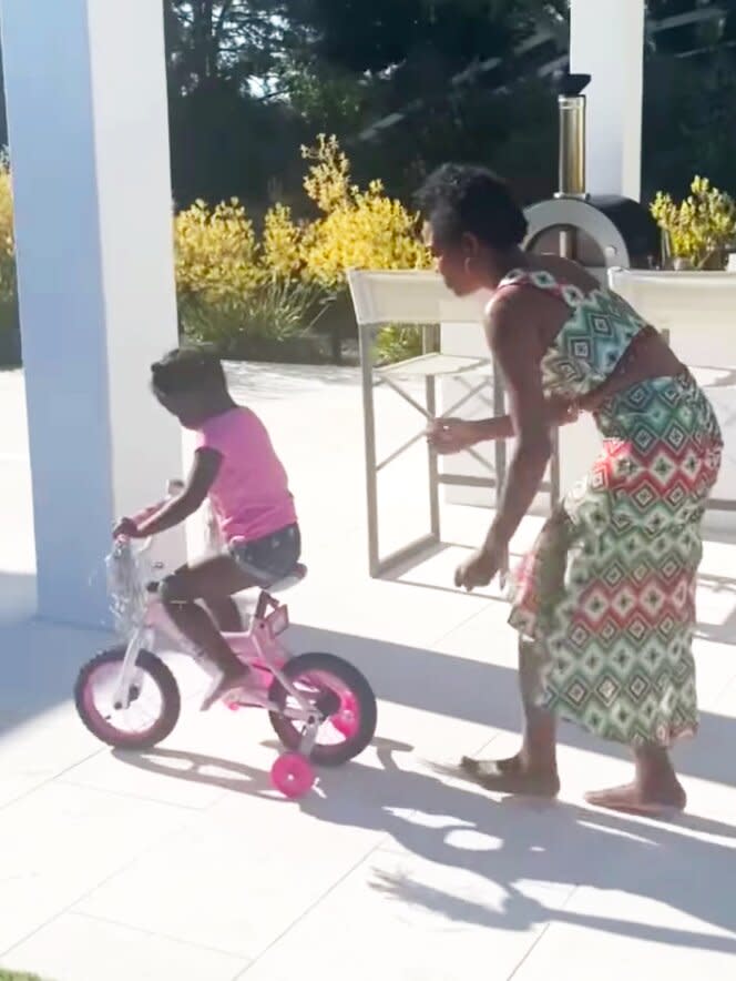 Gabrielle Union and Kaavia James ride bike