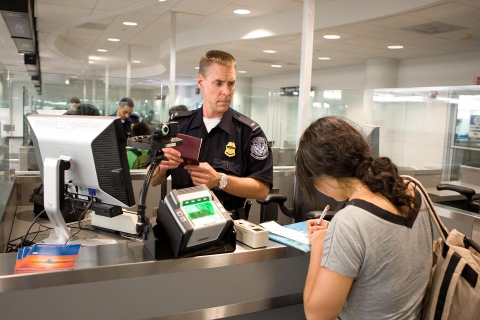 Estados Unidos migraciones control pasaporte