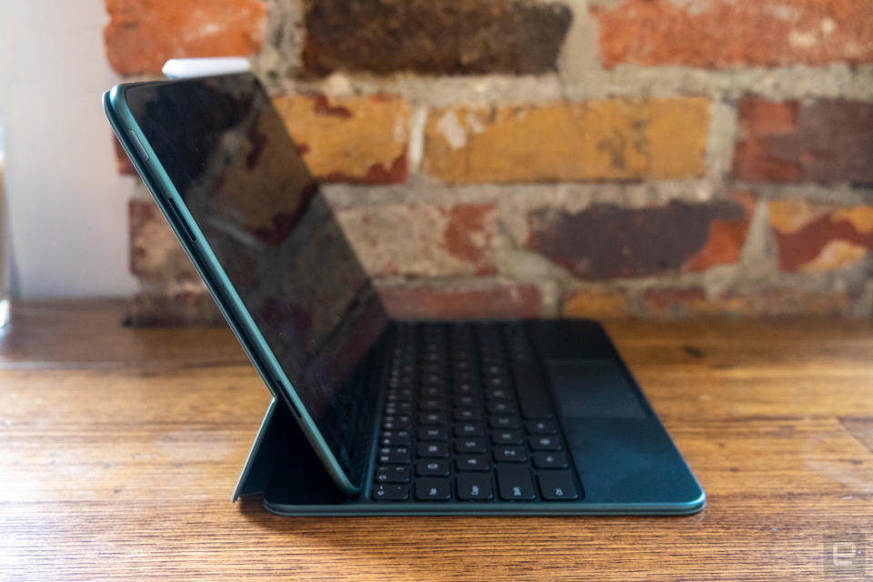 <p>Photos of the OnePlus Pad tablet and its keyboard folio and Stylo pen accessories.</p>
