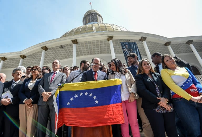 Most of the Venezuelan parliament asked the armed forces to stop "repression" in opposition demonstrations and be loyal to the Constitution