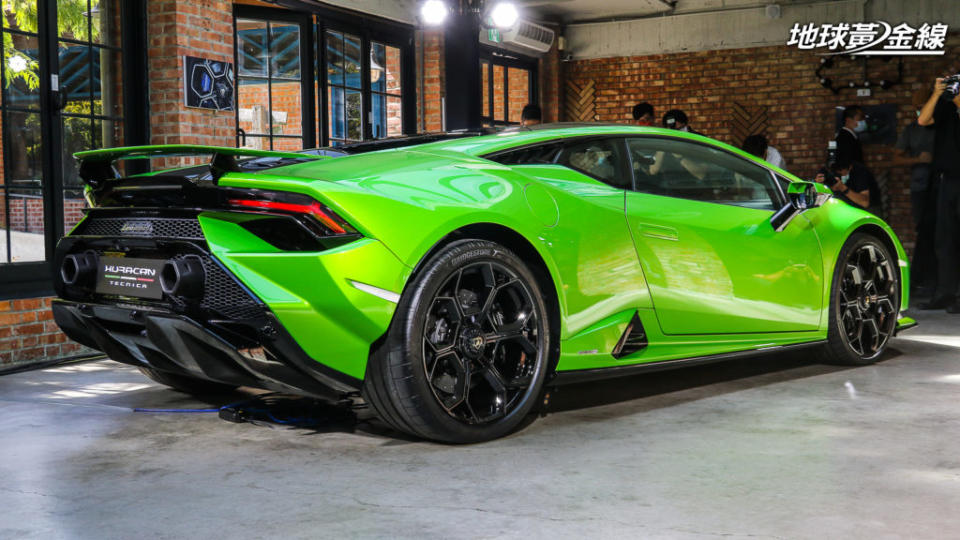 Huracán Tecnica為Lamborghini「小牛」家族最新成員。(攝影/ <a class="link " href="https://autos.yahoo.com.tw/tag/陳奕宏" data-i13n="sec:content-canvas;subsec:anchor_text;elm:context_link" rel="nofollow noopener" target="_blank" data-ylk="slk:陳奕宏;sec:content-canvas;subsec:anchor_text;elm:context_link;itc:0">陳奕宏</a>)