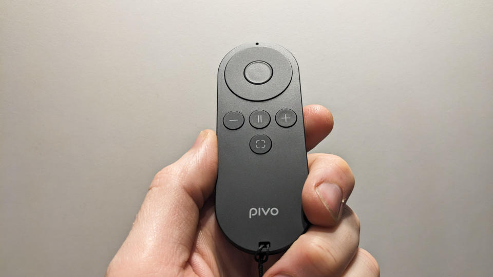 Pivo Max remote in the hand