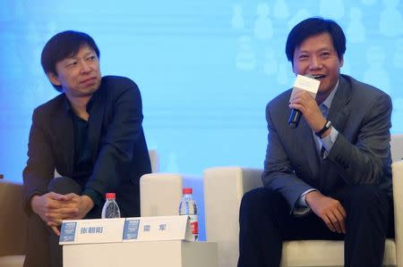 Founder and CEO of Xiaomi Lei Jun (R) speaks next to Sohu CEO Charles Zhang during a meeting at the World Internet Conference (WIC) in Wuzhen town, Zhejiang province November 20, 2014. REUTERS/Stringer