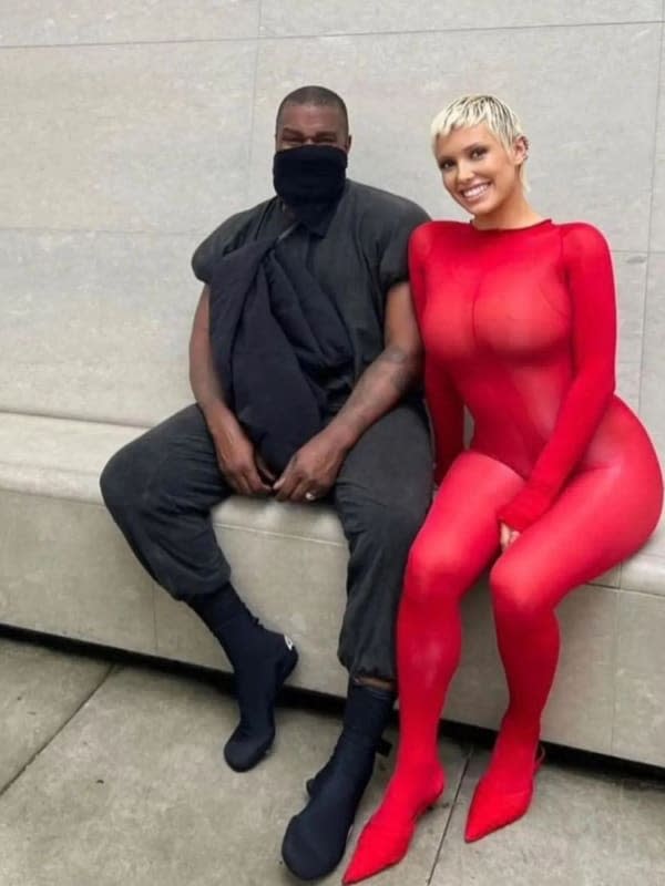 El matrimonio formado por Kanye West y Bianca Censori 