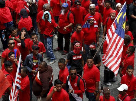 "Red Shirt" demonstrators gather for a rally to celebrate Malaysia Day and to counter a massive protest held over two days last month that called for Prime Minister Najib Razak's resignation over a graft scandal, in Malaysia's capital city of Kuala Lumpur September 16, 2015. REUTERS/Olivia Harris