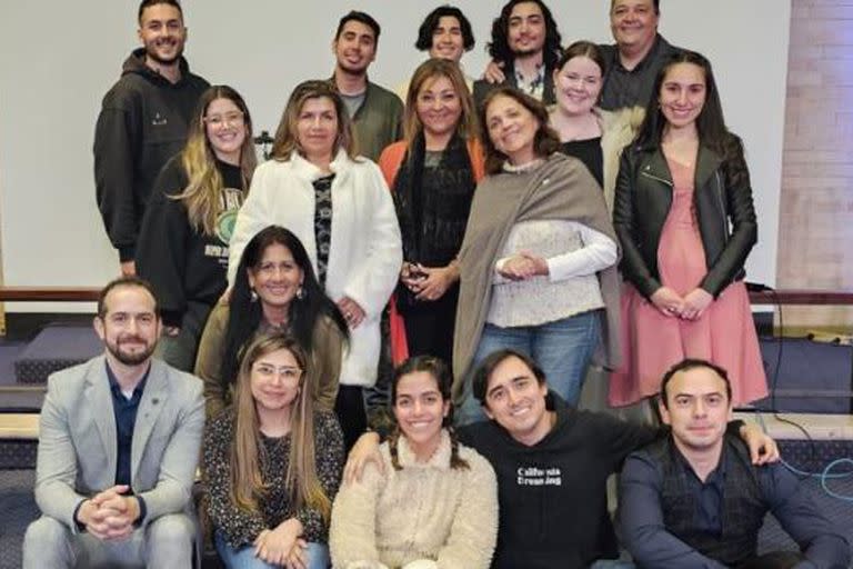 Katherine Sandoval junto a sus amigos de la iglesia en Sídney

Foto: Cortesía de la familia