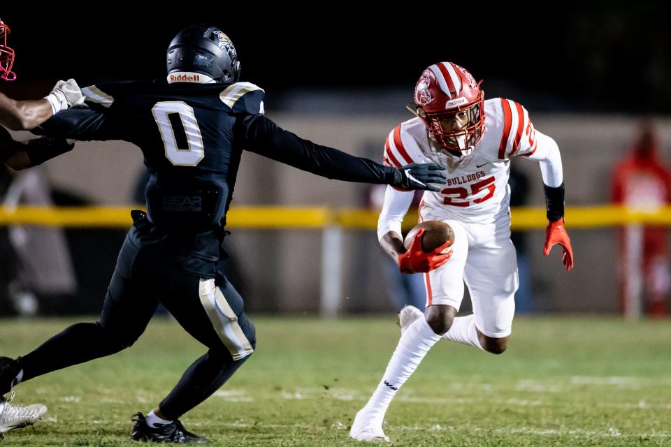 Crestview Bulldogs wide receiver Issac Thomas (25) runs with the ball after a catch during the first half against the Buchholz Bobcats during the 2022 FHSAA Football State Championships 4S Regional Semifinal at Citizens Field in Gainesville, FL on Friday, November 18, 2022. [Matt Pendleton/Gainesville Sun]