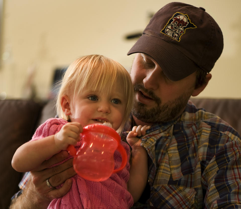 Matt Logelin with his 18 month old daughter Maddy in 2009<span class="copyright">David Brewster/Star Tribune via Getty Images</span>