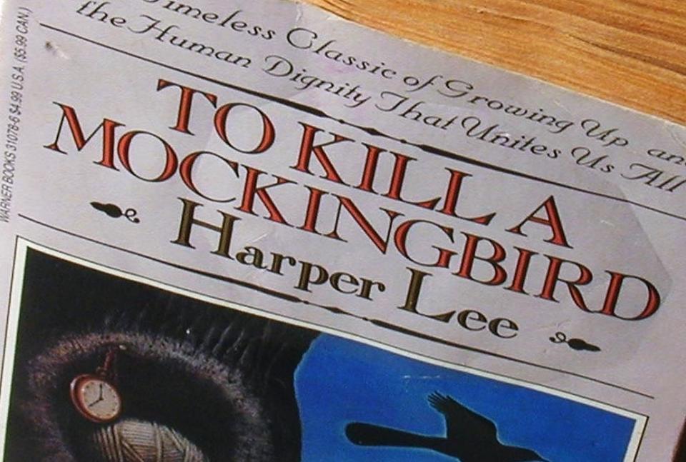 the cover of To Kill A Mockingbird by Harpe Lee