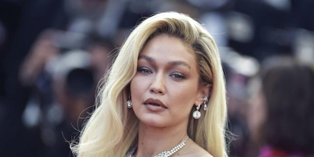 Image of Gigi Hadid blonde hair blunt cut