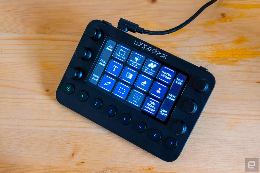  Elgato Stream Deck MK.2 – Studio Controller, 15 macro keys,  trigger actions in apps and software like OBS, Twitch, ​ and more,  works with Mac and PC : Everything Else