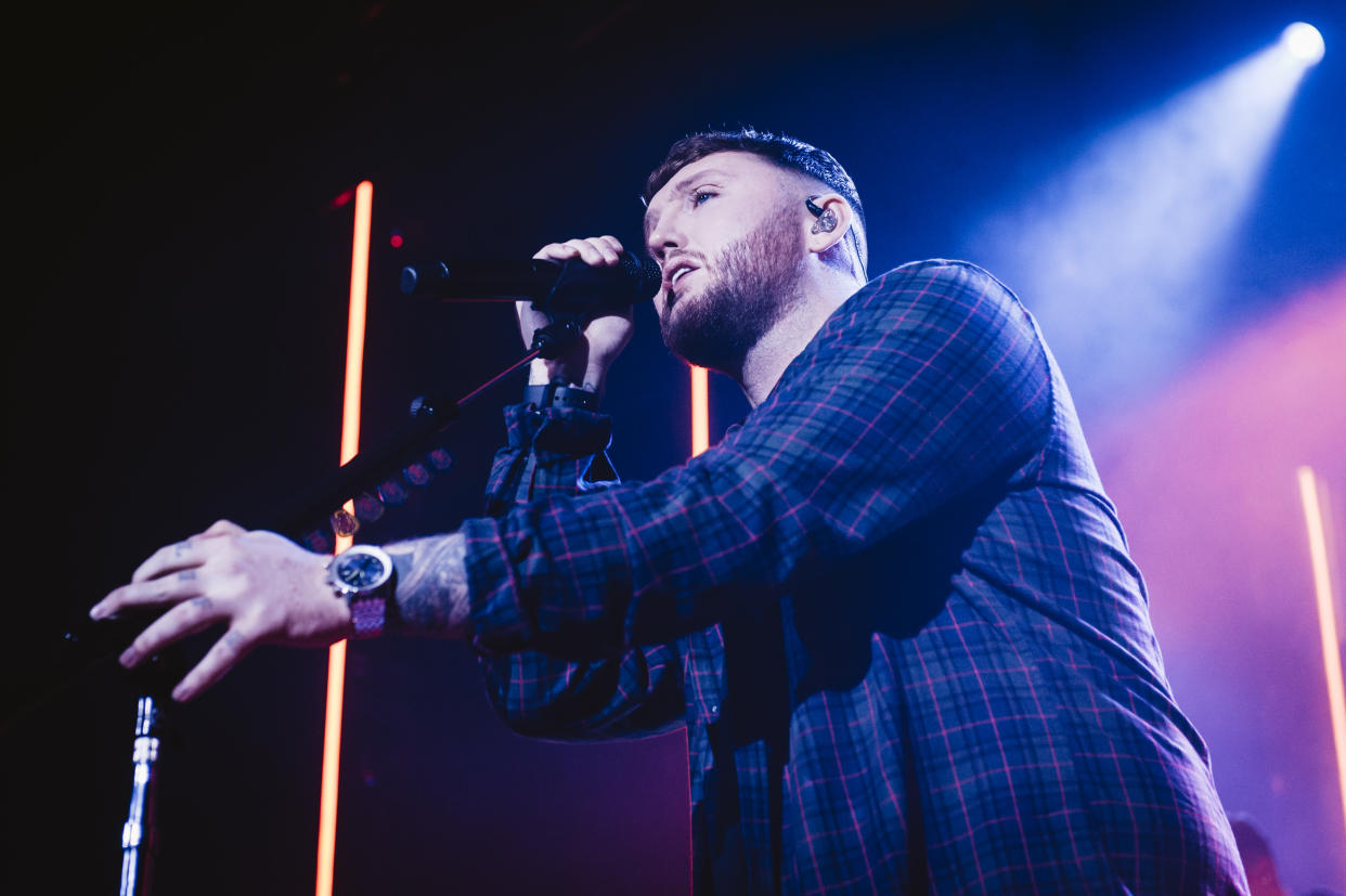 MADRID, SPAIN - JANUARY 21: English singer and songwriter James Arthur performs on stage at La Riviera on January 21, 2020 in Madrid, Spain. (Photo by Mariano Regidor/Redferns)