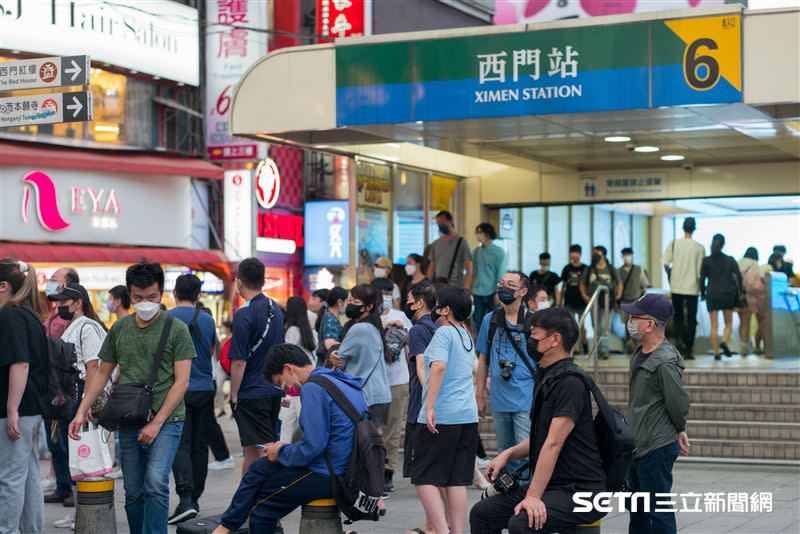 周末的西門町，出現了許多外出逛街人潮。（圖／記者陳弋攝影）