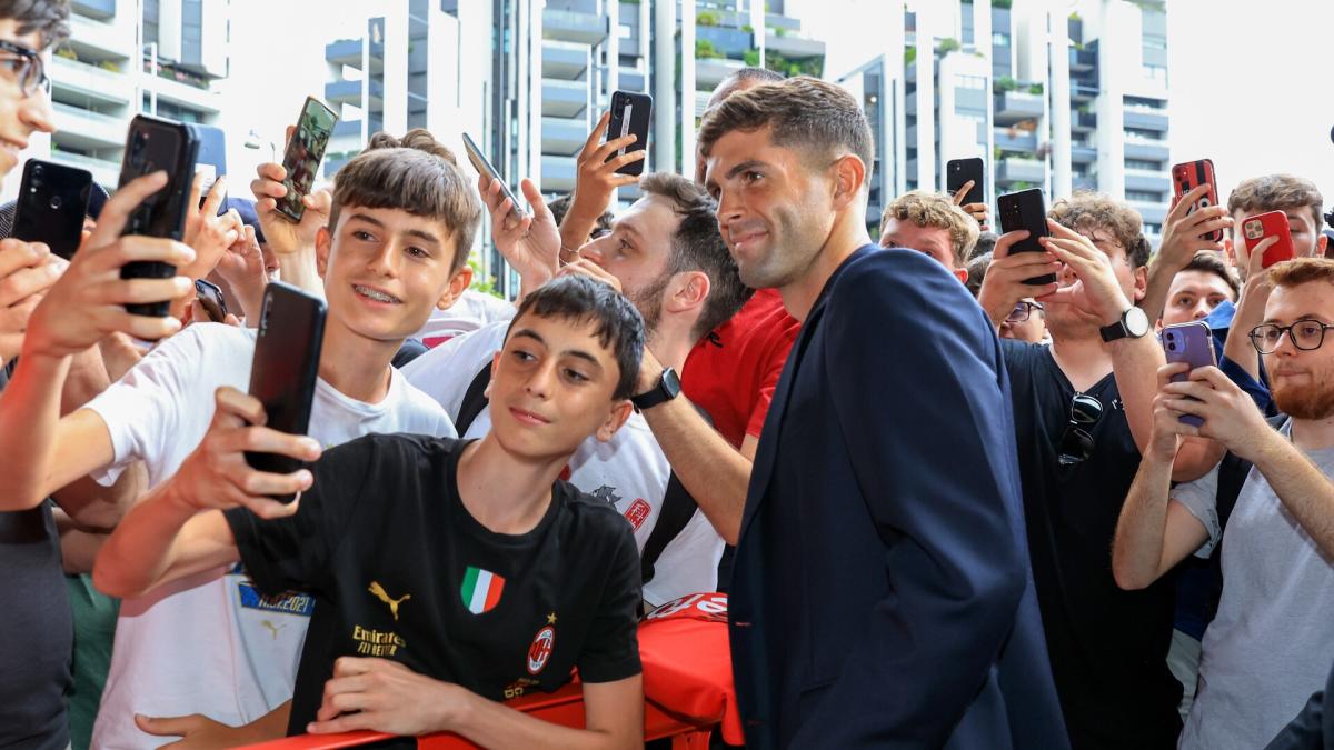 Christian Pulisic arrives in style! AC Milan show off new Off