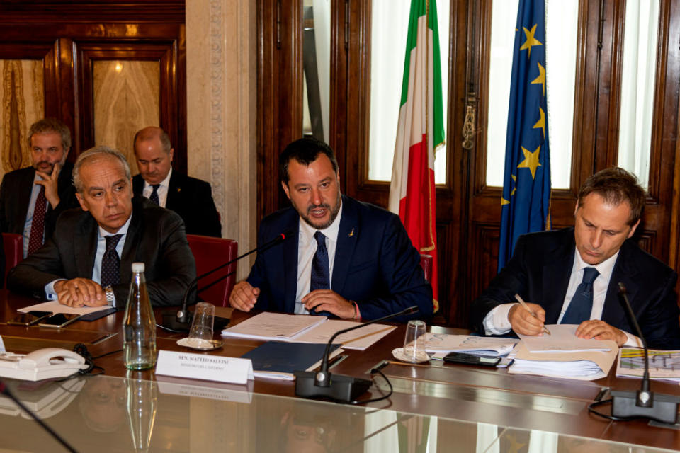 Il vicepremier Matteo Salvini con Armando Siri all'incontro al Viminale con i sindacati (Photo by Stefano Montesi - Corbis/ Getty Images)*** Local Caption ***Matteo Salvini; Armando Siri; Matteo Piantedosi