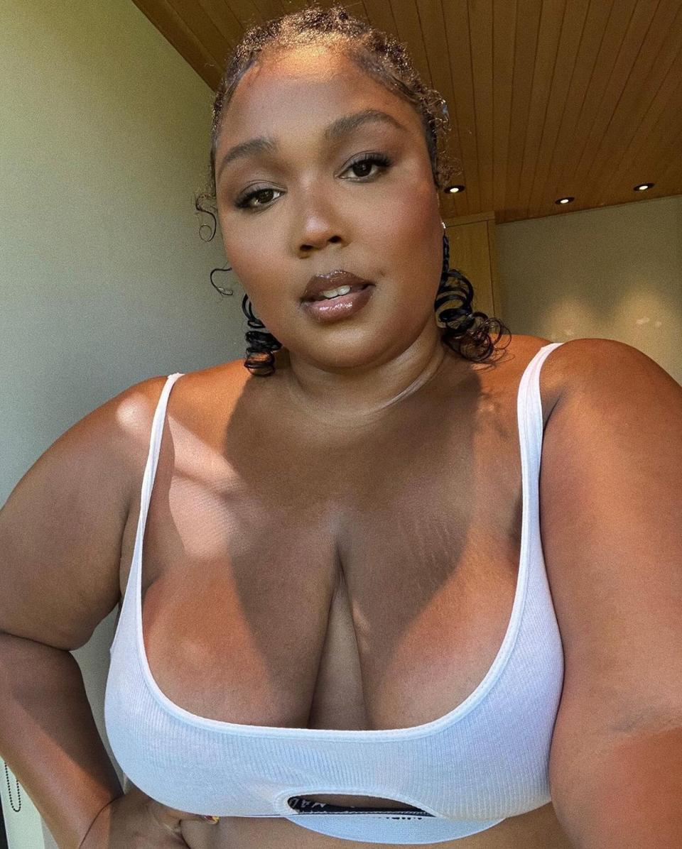 Lizzo Strikes in Pose in Comfy Bralette-Underwear Set