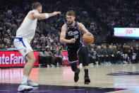 Sacramento Kings center Domantas Sabonis (10) moves the ball while defended by Los Angeles Clippers center Ivica Zubac during the first half of an NBA basketball game Tuesday, April 2, 2024, in Sacramento, Calif. (AP Photo/Godofredo A. Vásquez)